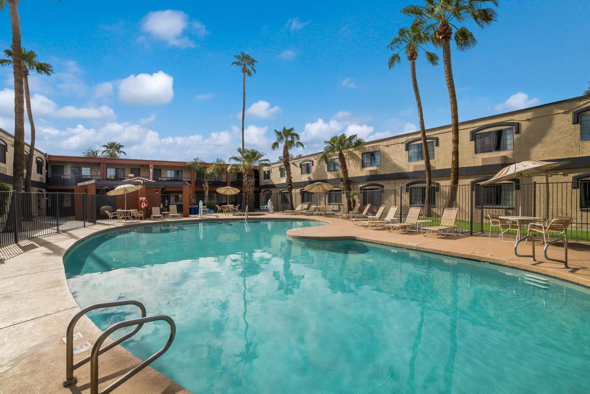 Quality Inn & Suites Goodyear - Phoenix West Exterior photo